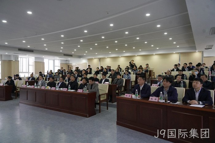 讲坛--2_副本.jpg 讲坛--2_副本.jpg